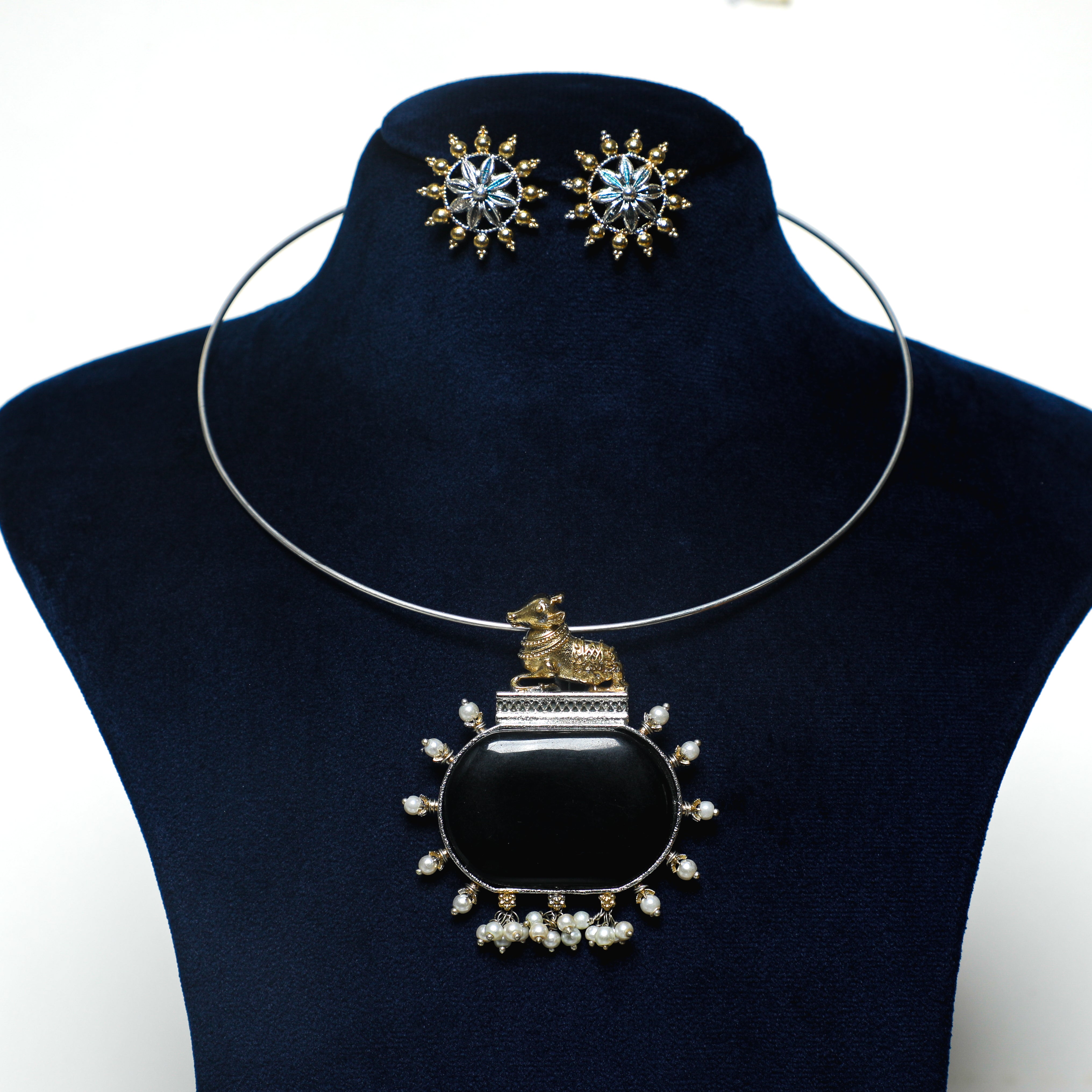 Kala Pathar Bull Hasli Set