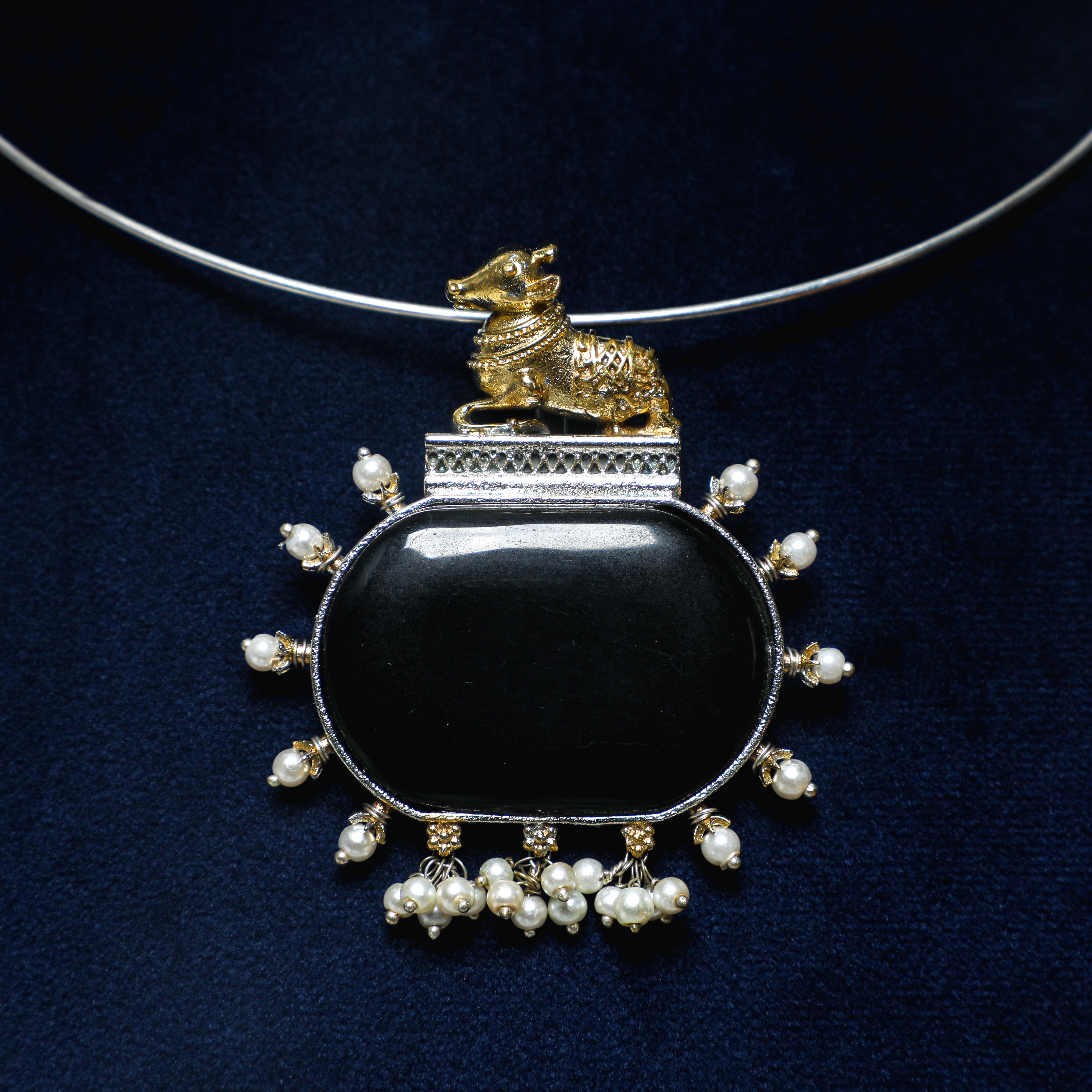 Kala Pathar Bull Hasli Set