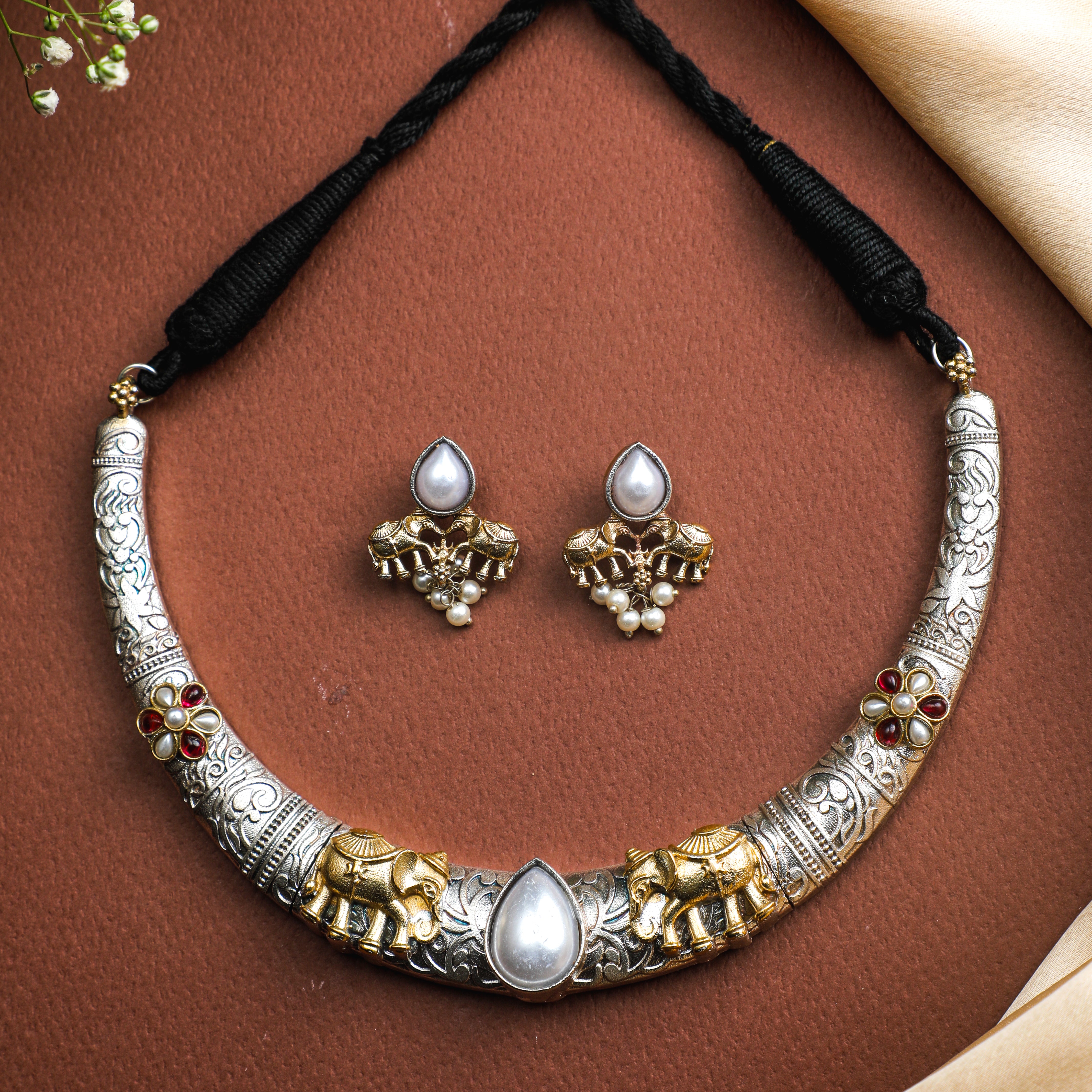 Haathi Hasli Choker Set