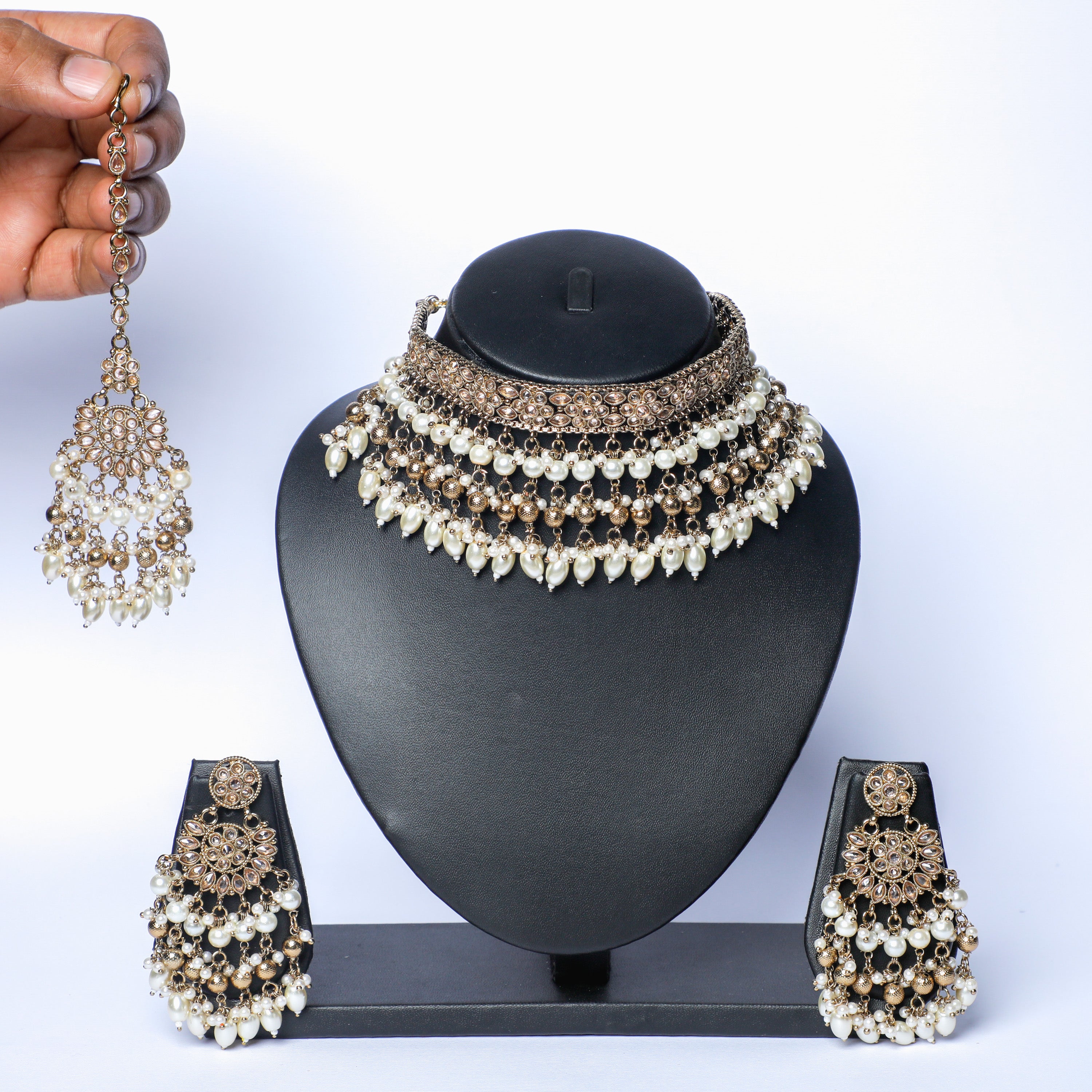 Luxe Kundan Pearl Choker with Tika